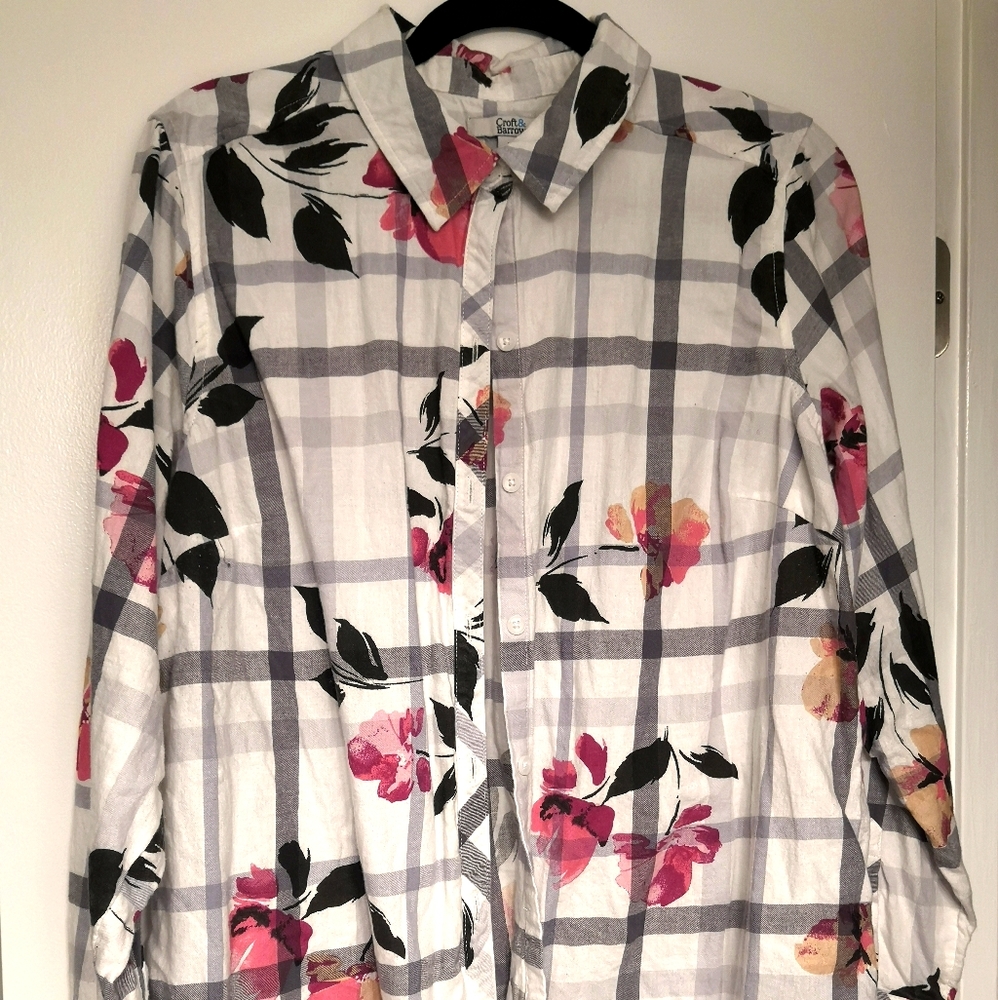 Croft & Barrow Button Up Floral Flannel Plaid top